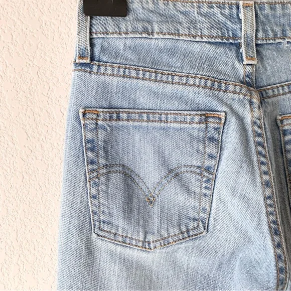 Y2k Levi’s flare denim light wash jeans